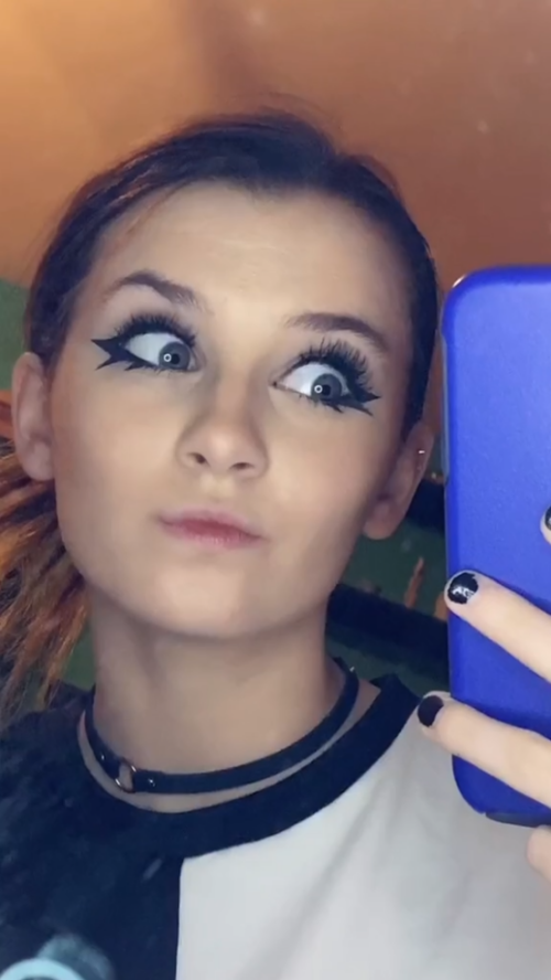 7a38742d321c4318e58692e6dc819e7b