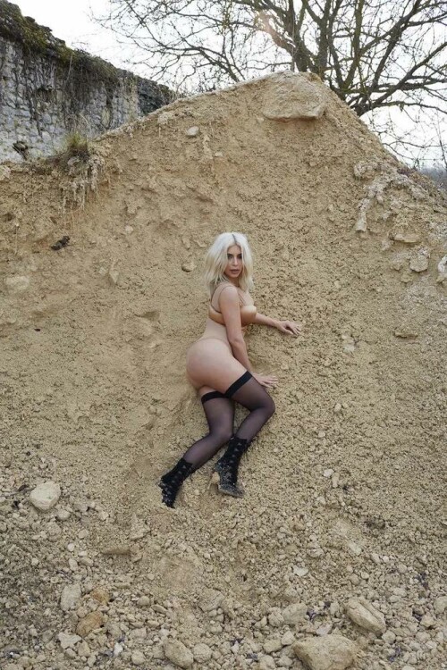 81c520db7fb65f7c7a6902217fb144d6 cropped 666x999