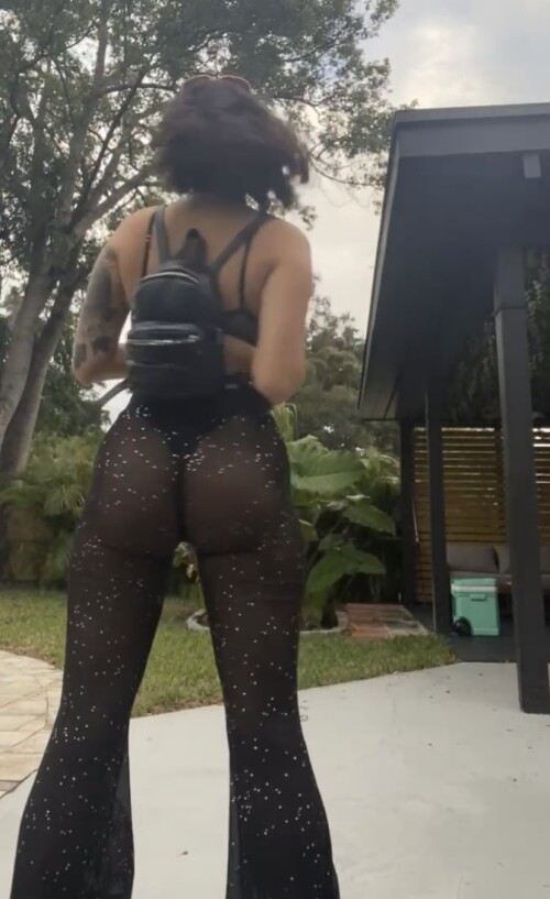 828x1792 8f6d8dab73563b165ab9de297c3e8472