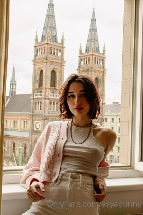 853x1280 b90baac8249a34ea4435d20e3478e039