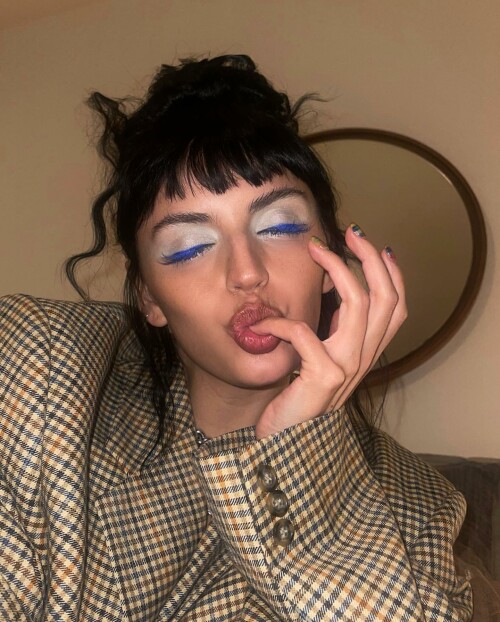 870190F2 40CD 49B4 B67E 158ACDB71221