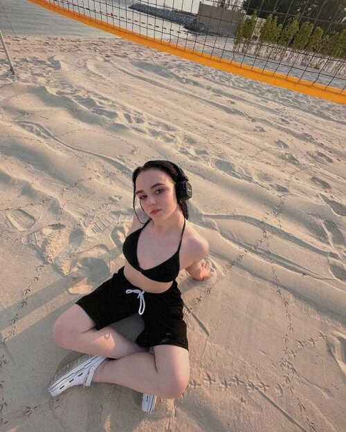 87344935 81C2 49D4 AAFE 7DE36EF536AB5072cb74d81144d9