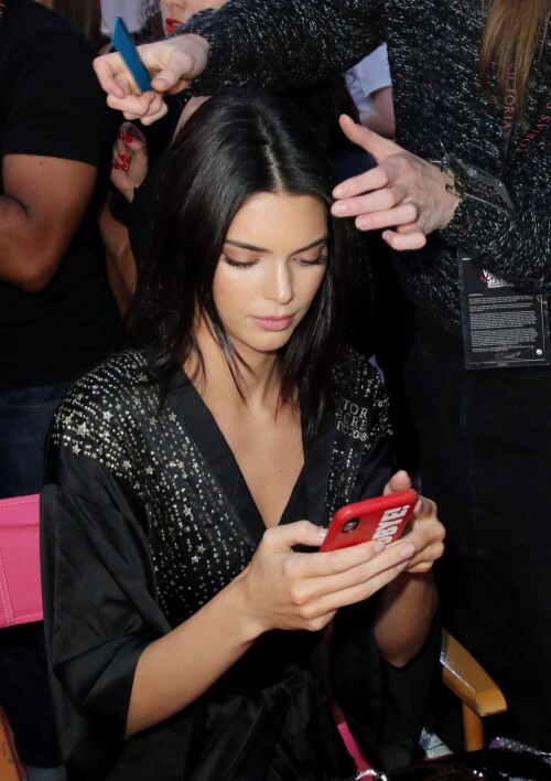 87866276 83f543102615093443b7f6d5a328714e