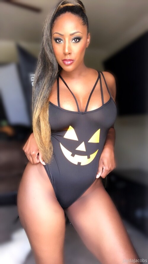 900x1600 d87e2696f7872b30970b9389a7f882c09de583916215d127