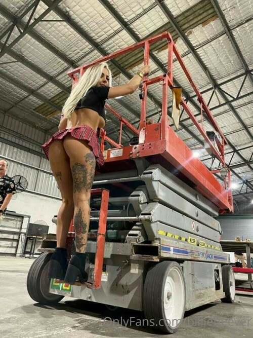 90c4000c6536dae26dacee1ccf67542bb75d452cc78b872f2b56f176d206bbb3