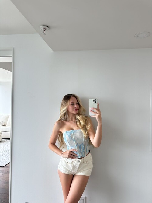 930c04e7 a978 4ec2 8253 4ef5b225484549560d33b14ed10e