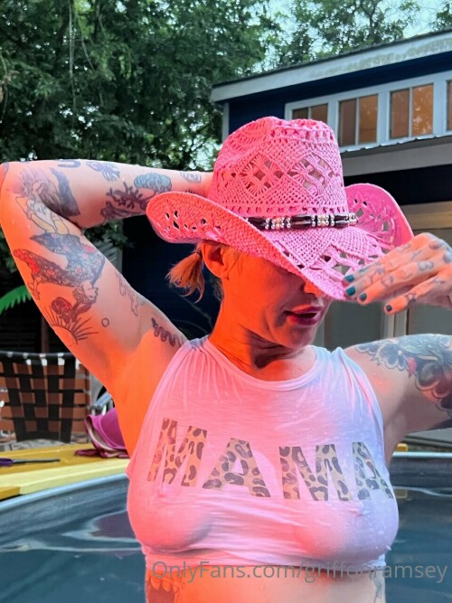 960x1281 ec292fdaa6ed888c24774393a777ad9a