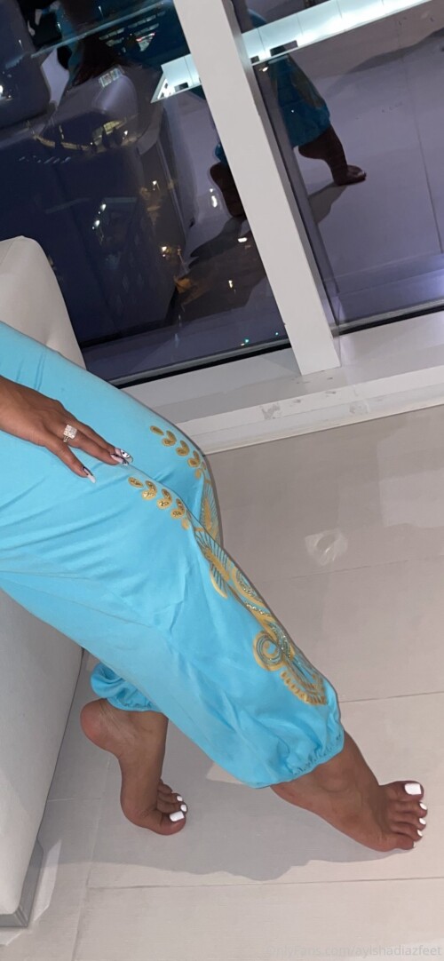 960x2078 de36571baded48f8cc01d758c5fcdb620804884788c77c93