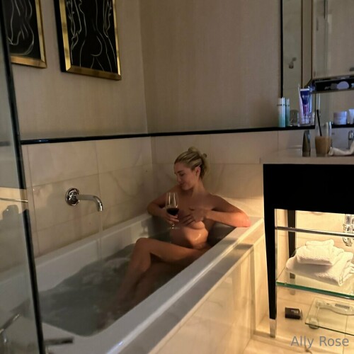 960x960 b558ae72de359e2fec6768ea8047943082f297533208c31e