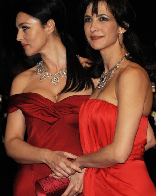 97ee717436a9b754cc1634ade26464512ea4b263286f9663