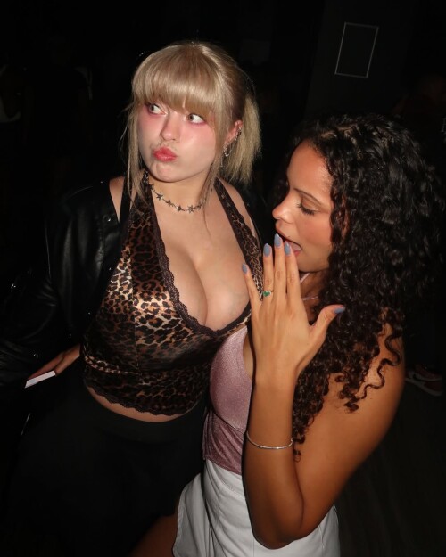 A wild Sabrina appears 152f22e6fb9f82992