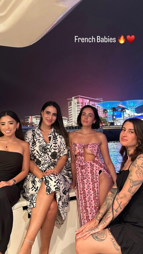 AA 8f0adcc733d4617f8