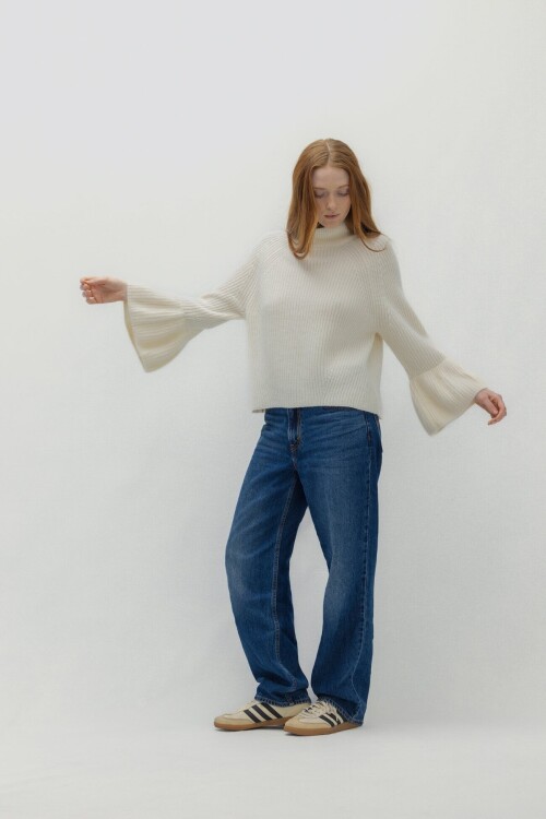 AD2512 LUXEPUFFTURTLENECK CHALK 34340c7e3acd8afef379