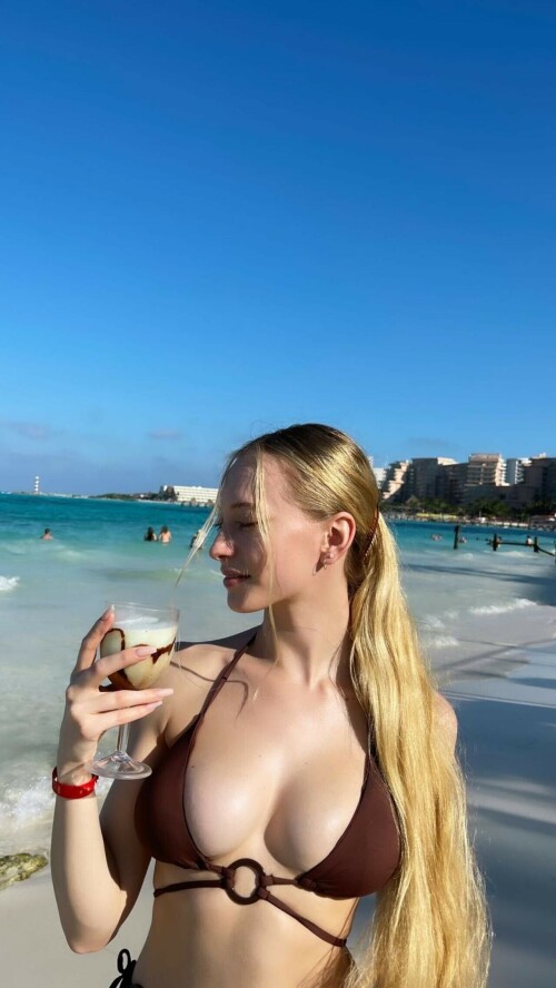 AEEEA499 573D 42F6 816B 52C64DAC0022