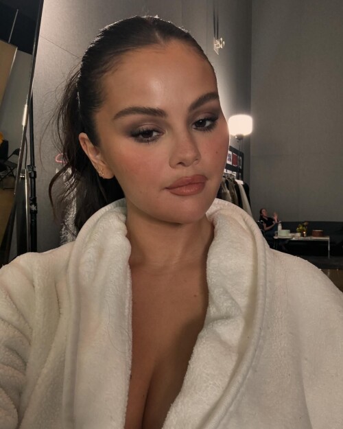 AF5E36DC 872D 43EC 901F 6C7E5AC784D710595342b94df379