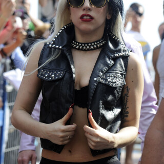 AGoff_102_Gaga_110505_1734144240e290d7e