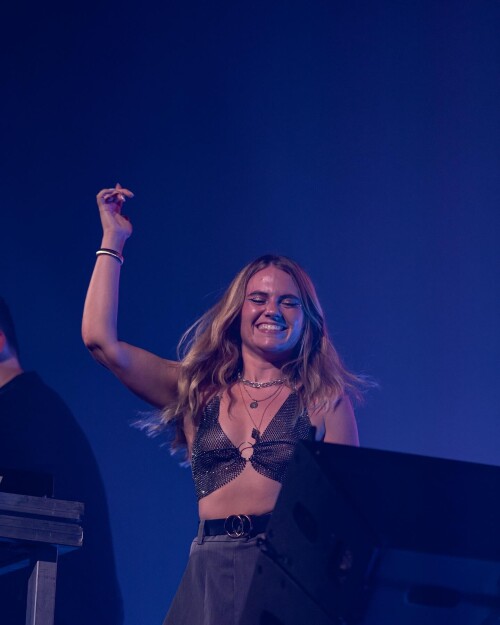 AM 49d310c8bb379eef95