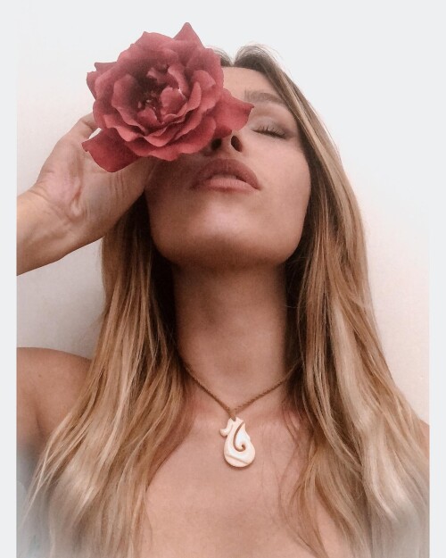 AT 135f805d0112f5855f4