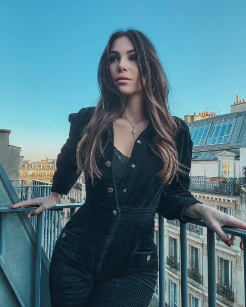 AT 3337369f940f8b5d4