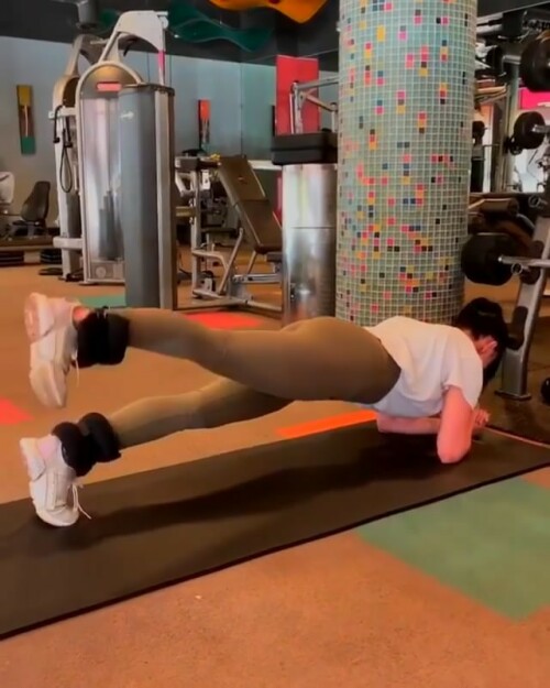 AW 15659219ae4b91c766a