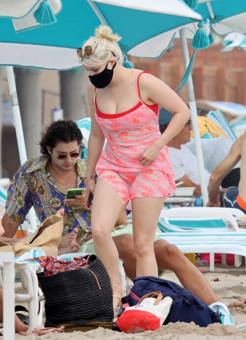 AW 9060812a34da1d7fe0