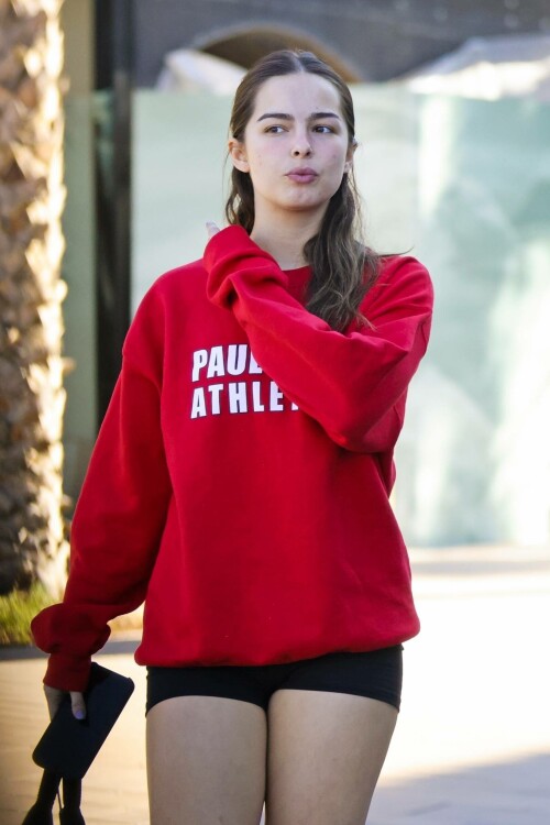 Addison Rae Seen without makeup at Erewhon in Los Angeles 08