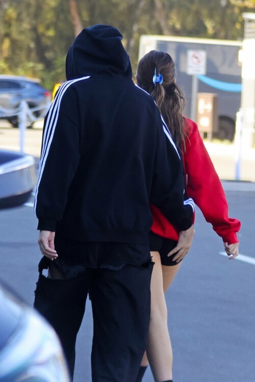 Addison Rae Seen without makeup at Erewhon in Los Angeles 18