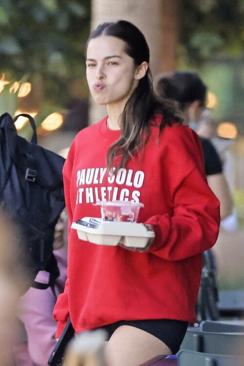 Addison Rae Seen without makeup at Erewhon in Los Angeles 24