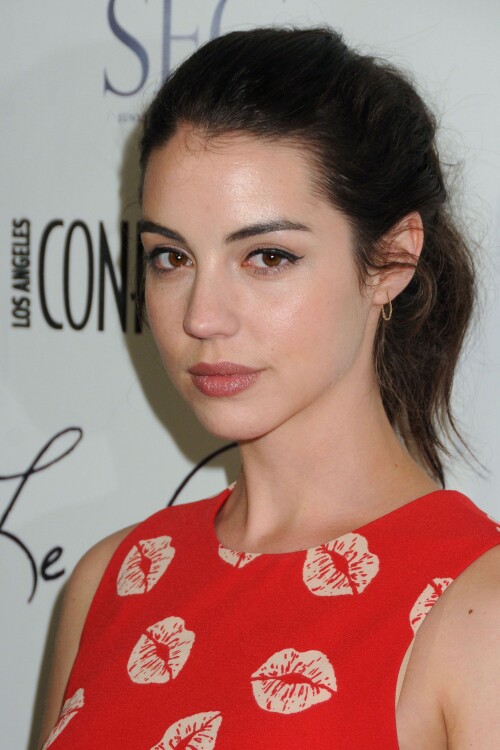 Adelaide Kane 047579896d61969ba7