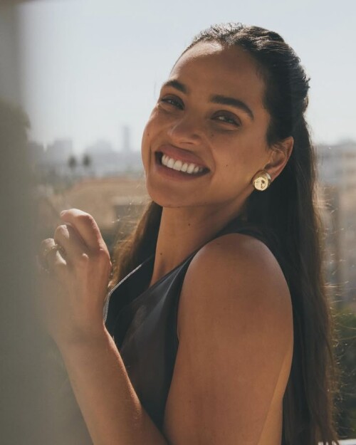 Adria Arjona R00246e73c6723d8a9ea