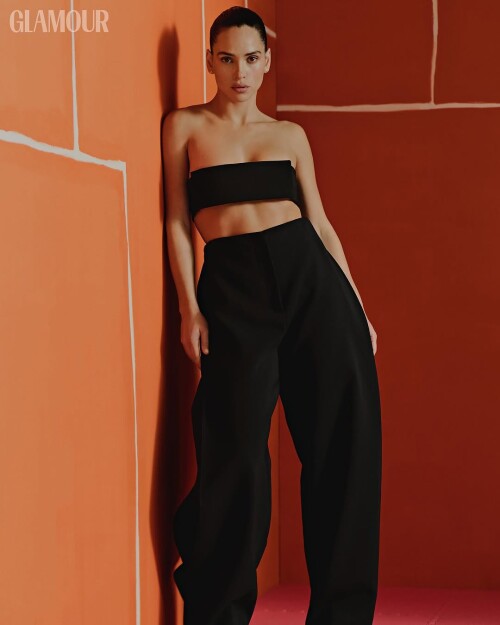 Adria Arjona R005f3cb24289f428fc7