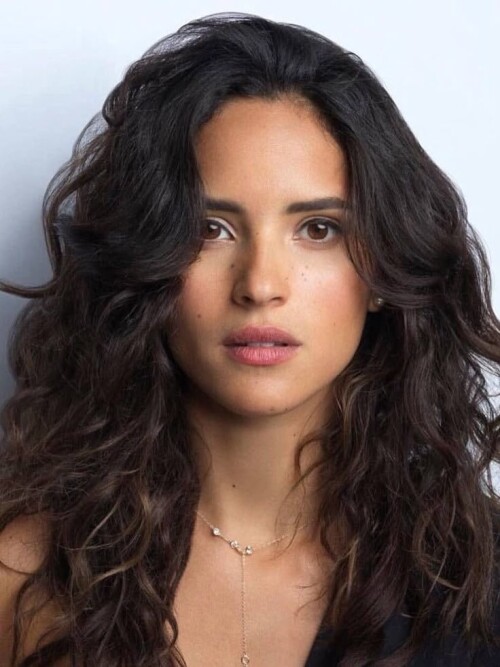Adria Arjona R006b2fa5f8deb94b973