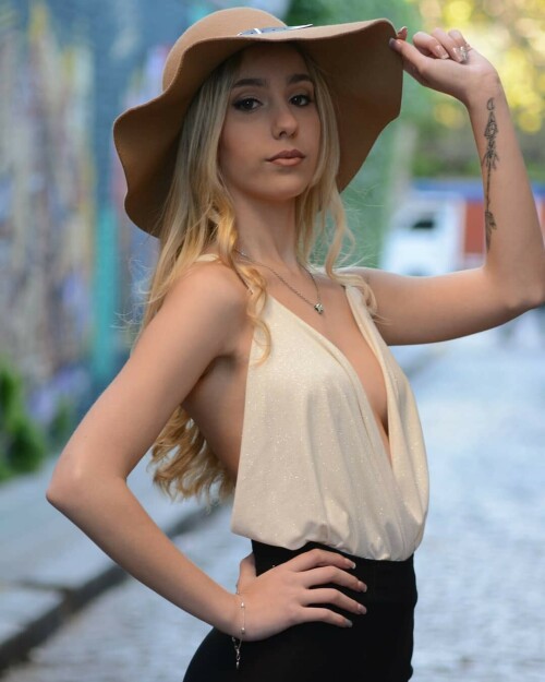 Agusdigri 043fc8dc941353a053c