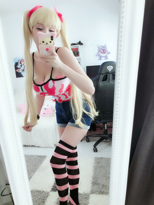 Airi Akizuki selfies by Hidori Rose 13