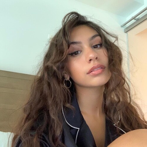 Alessia Cara R0372bf91fe758b2bd95
