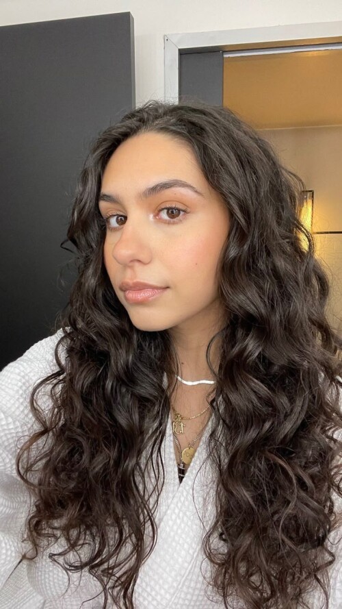 Alessia Cara R050069f8280b0cf6fa0