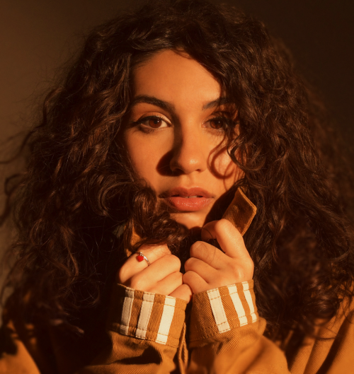 Alessia-Cara-R058a5806b44eb17d336
