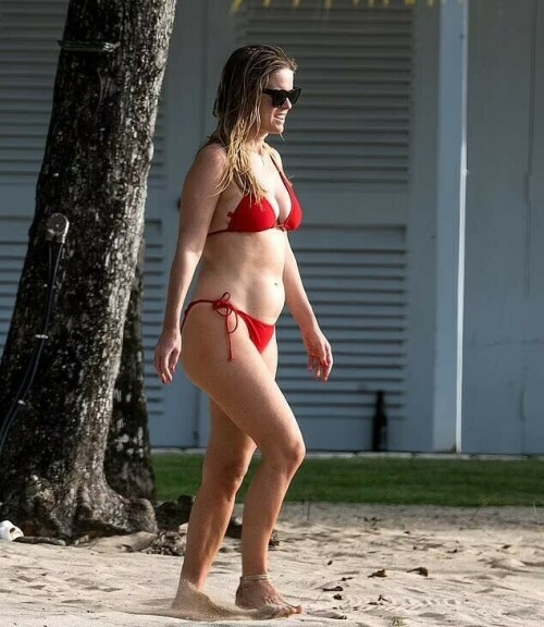 Alice Eve 6432c4a8eb2451640