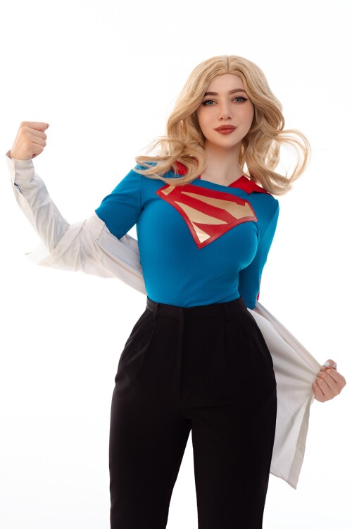 Alina Becker Supergirl 29a5696f96328e5be