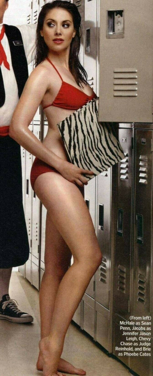 Alison Brie sexy thigh