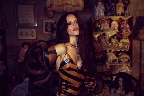 All-dolled-up-for-WednesdayIsland.--3989bb457cc7a2233