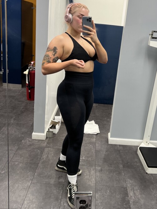 Allie Katch FvLF0o8WIAISDK0b6c4ec37b7041141