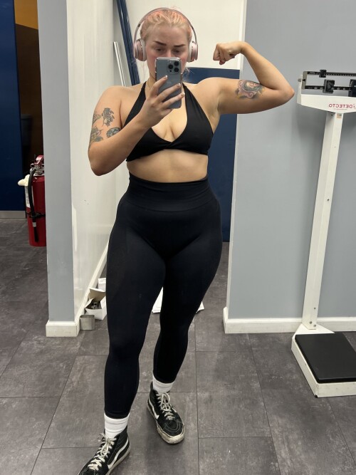 Allie Katch FvLF0o8XwAIRYM4e724db97a9820879