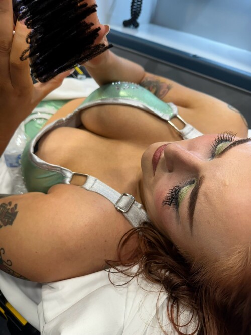 Allie Katch Ghs8OFVWAAAc Uz194cbdfec3bf8a02