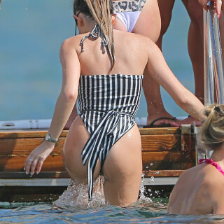 Amber-Davies-Sexy27-12903da7f726842773