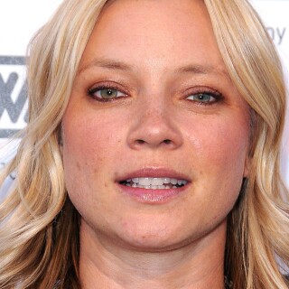 Amy_Smart_background1599f4dfce1452b4ac