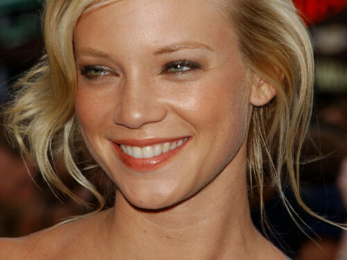 Amy_Smart_download_wallpapers642aabb0b31d00220.jpeg