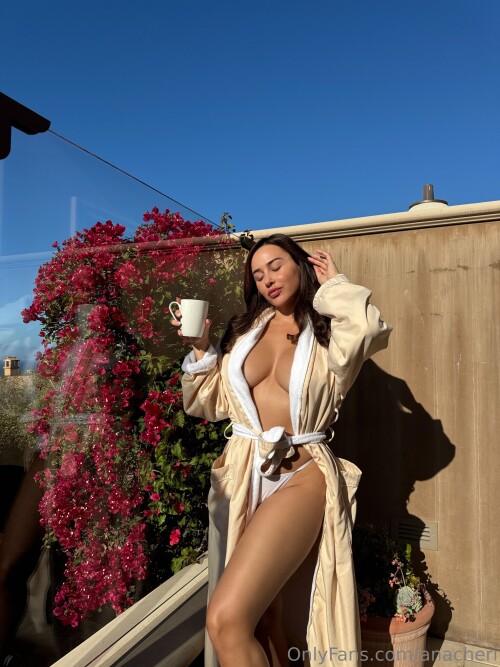 Ana Cheri 122245236d92c90ad