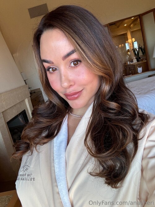 Ana Cheri 243045086d4d24854