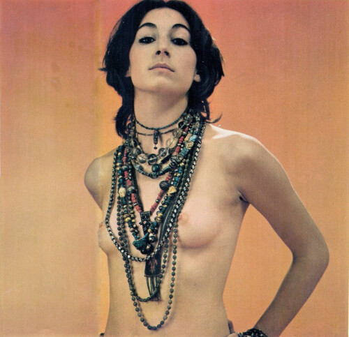 Anjelica Huston 122 107lo